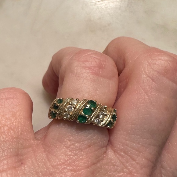 Beautiful Vintage Facetted cut Emerald and Diamond Ring in 14 ct. Yellow gold. - Picture 3 of 5